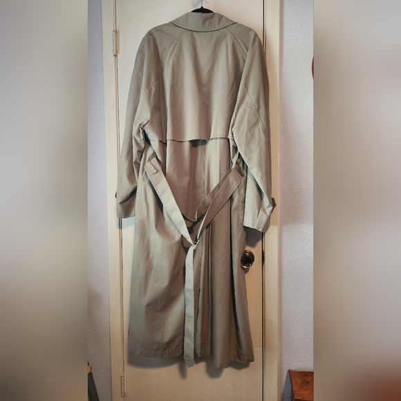 Men's London Fog raincoat, size 45 regular - Picture 2 of 7